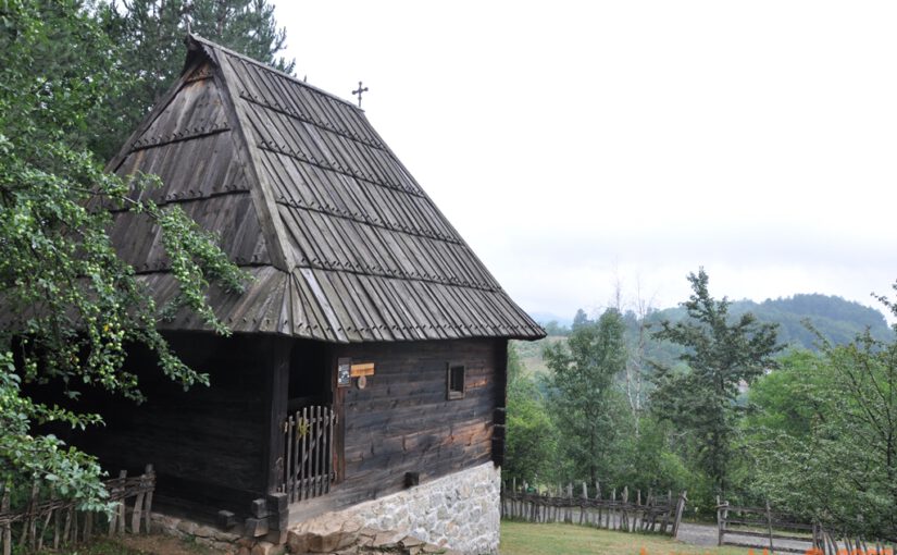 Sirogojno – öreg házak és gyapjúpulóverek