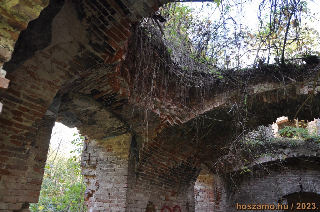 Felvidéki látnivalók - Máriacsalád-pusztai kolostorrom